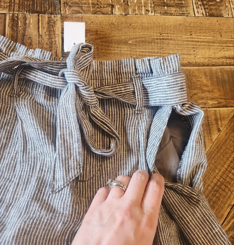 NWT LOFT Stripe Paperbag Pocket Skirt tie Front Gray And White Size 2 - Picture 7 of 9